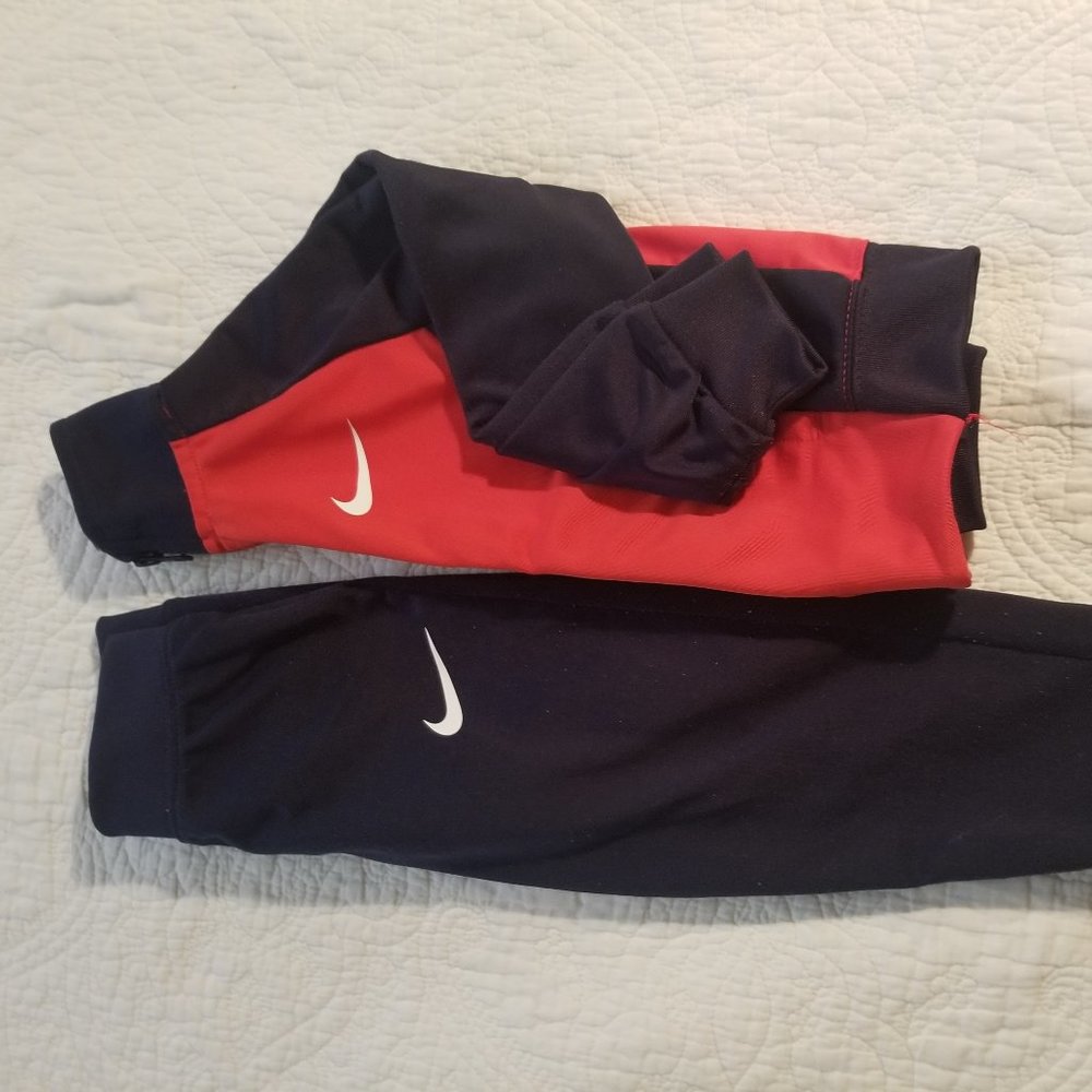 Boys Nike 3T Jogging Suit